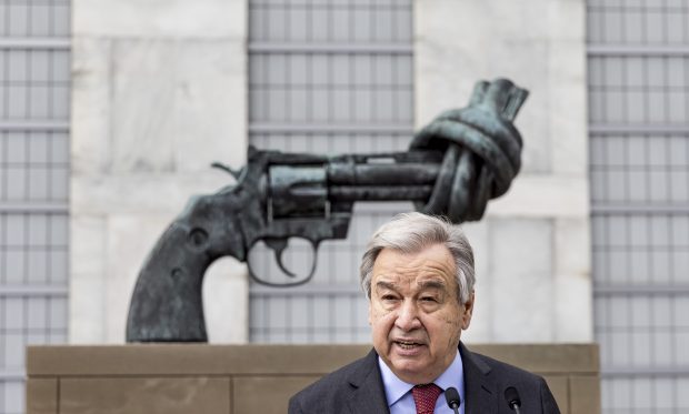 Șeful ONU se întâlnește astăzi cu Vladimir Putin, la Moscova. Despre ce ar urma să discute