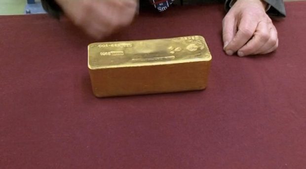 Un bărbat a fost operat la Cluj ca să i se scoată un lingou de aur din stomac