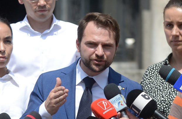 PNL îi reproşează lui Clotilde Armand că blochează „abuziv” iniţiativele. Sebastian Burduja propune schimbarea legii