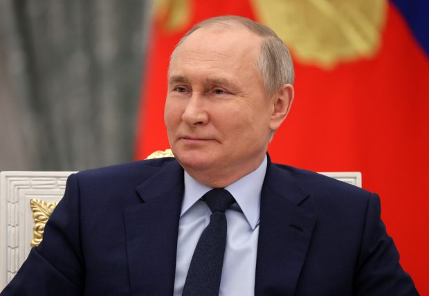 „Putin face în continuare un miliard de dolari pe zi”. Cum rezistă economia rusă sancțiunilor occidentale – analiză