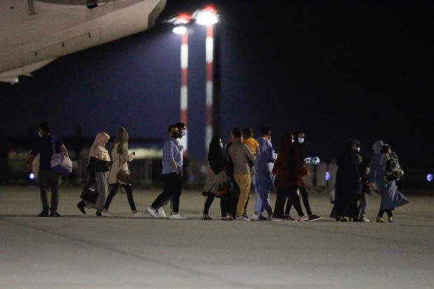 Refugiaţii de care am uitat. Ce s-a ales de „programele de integrare” pentru afganii aduși în România după ce talibanii s-au întors la putere