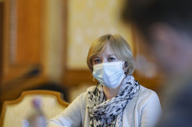 PNL și PSD au absentat intenționat de la dezbaterea din Parlament pe cazul amenințărilor la adresa Emiliei Șercan. Humanitas face azi o conferință de presă