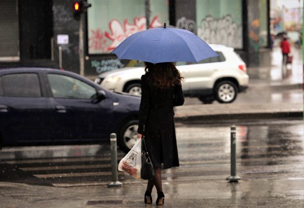 Cod galben de ploi torențiale în 19 județe. Harta zonelor vizate de alerta meteo