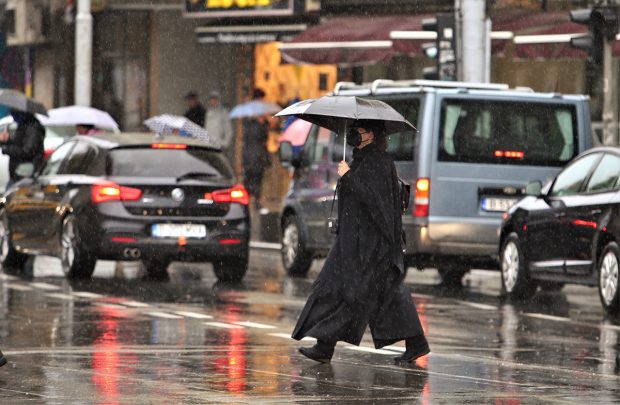 Cod portocaliu şi cod galben de ploi abundente, până vineri. Harta zonelor vizate