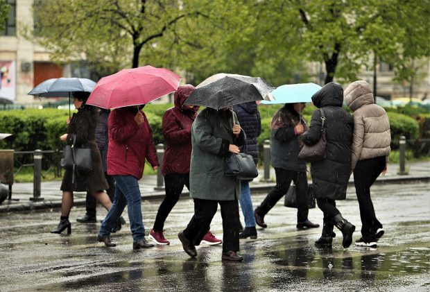 Prognoza meteo pentru următoarele două săptămâni. Meteorologii anunță că vin ploile