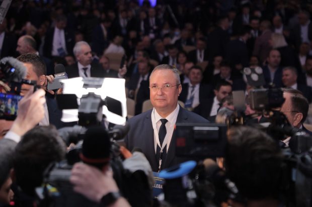 FOTOREPORTAJ. La Congresul PNL, generalul Ciucă „a luptat” singur și a câștigat. Cuvântul „valori” apare de 36 de ori în textul moțiunii sale