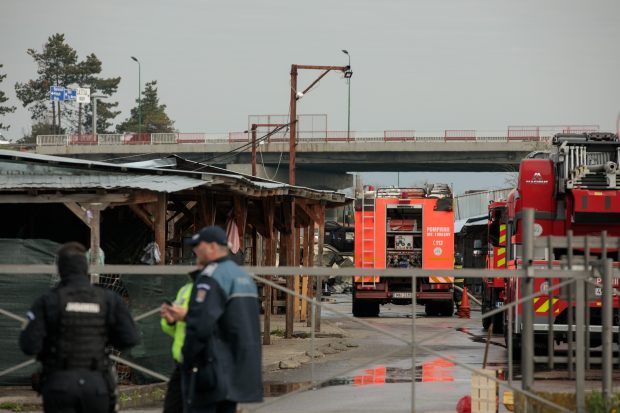 Piața second-hand din Brașov care a ars nu avea autorizație la incendiu. „În 15 minute s-a dus tot”