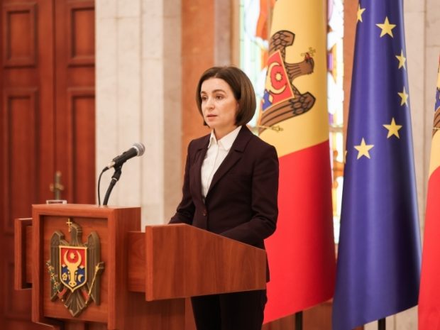 Un senator rus amenință Chișinăul că va ajunge „la coșul de gunoi al istoriei”. Gestul făcut de Maia Sandu care l-a înfuriat