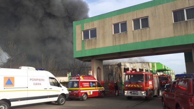 Trei surse radioactive de stronţiu-90, descoperite în hala fostei fabrici de țigări care a ars săptămâna trecută, lângă Timișoara