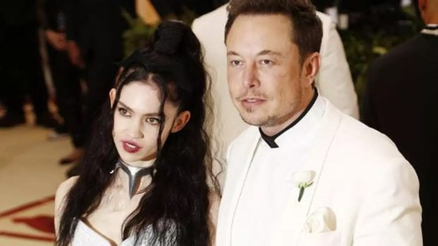 Iubita lui Elon Musk a pozat nud. Grimes s-a transformat radical: „Fac artă”