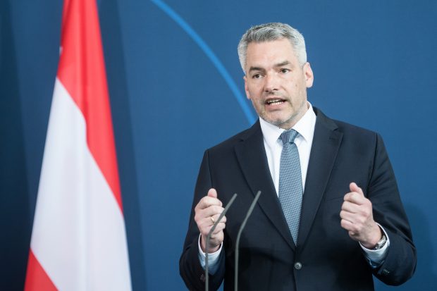 Primul lider european care se întâlnește cu Vladimir Putin de la începutul războiului din Ucraina