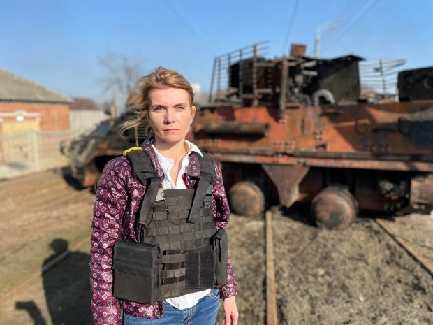 Viața și rezistența în Harkov, „uriașul asediat” de 41 de zile. Interviu cu femeia care a rămas să documenteze ororile războiului