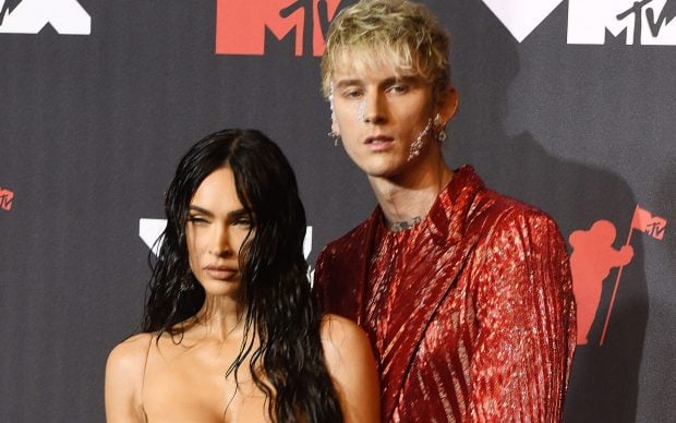 Megan Fox, despre ritualurile pe care le are cu logodnicul ei, Machine Gun Kelly: „Ne bem sângele unul altuia”