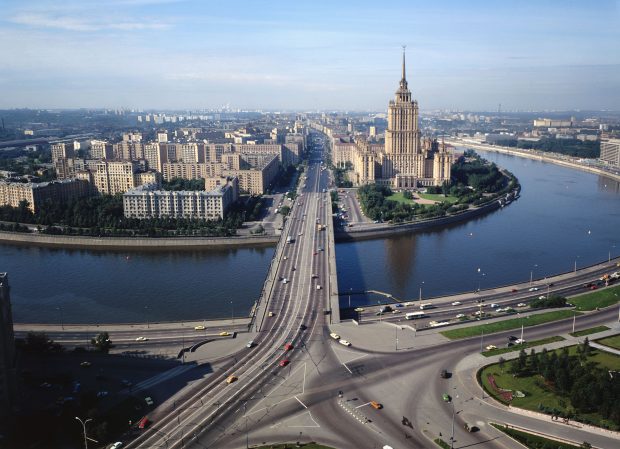 Războiul din Ucraina dă peste cap piața imobiliară de la Moscova: construcțiile de lux – blocate, prețurile și chiriile – gata să explodeze