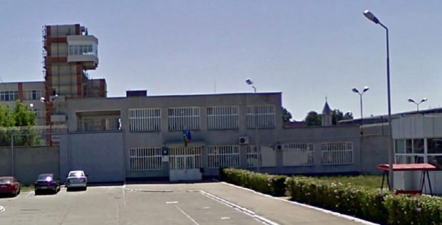Un polițist al Penitenciarului Arad a fost găsit împuşcat la serviciu. Procurorii fac verificări. A fost deschisă și o anchetă internă