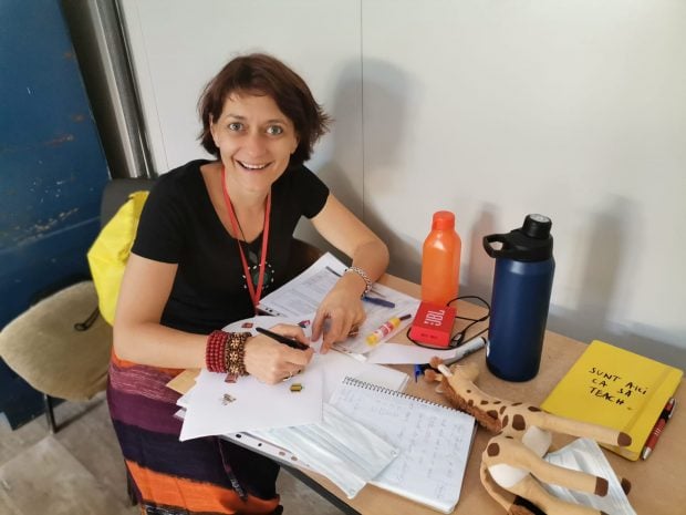După 20 de ani în străinătate, s-a întors să-i învețe pe copiii de la țară să scrie și să citească. Ce a învățat la catedră în Suedia, Anglia și Spania