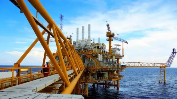 Producția de petrol a României scade în plină criză energetică, iar dependența de importuri crește. Așii din mâneca irosiți
