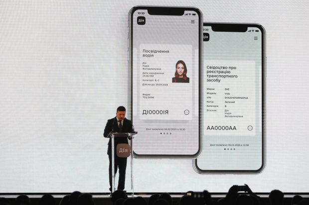 În plin război, Ucraina continuă să se digitalizeze. Aplicația Diia pentru plata taxelor e folosită acum pentru localizarea soldaților ruși, donații și știri