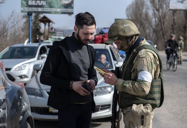 Ucraina anunță că rușii obligă locuitorii localităților ocupate din sudul țării să folosească rubla