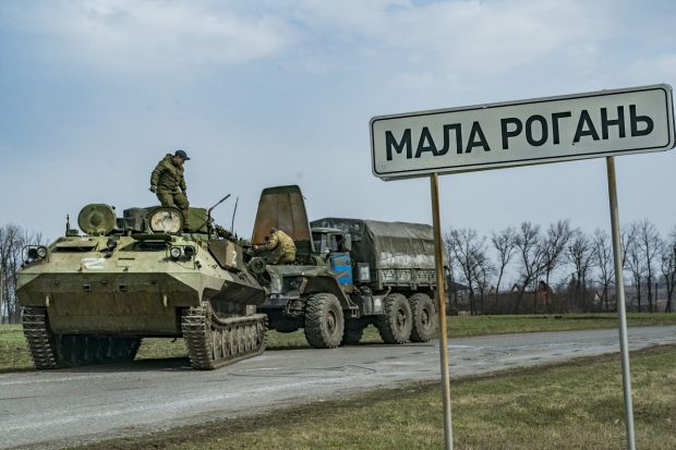Soldat rus posibil executat de camarazi, după ce a violat și înjunghiat o ucraineancă, într-un sat de lângă Harkov