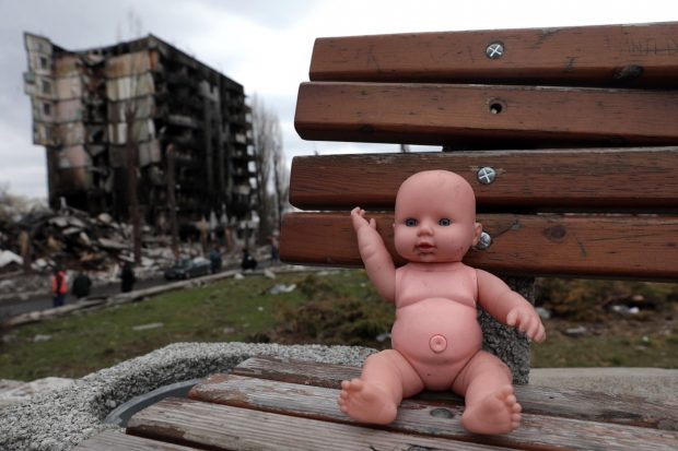 Chirurg ucrainean care tratează răniții la un spital din Kiev: „Jucăriile sunt pline cu explozibili”