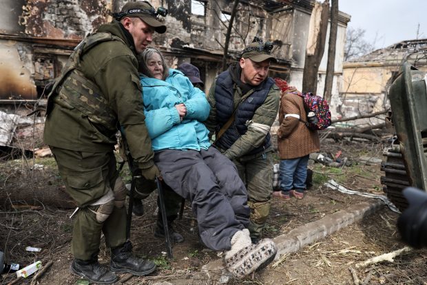 Peste 10.000 de civili au fost uciși în Mariupolul asediat, susține primarul orașului. Cum ar fi încercat forțele ruse să elimine cadavrele