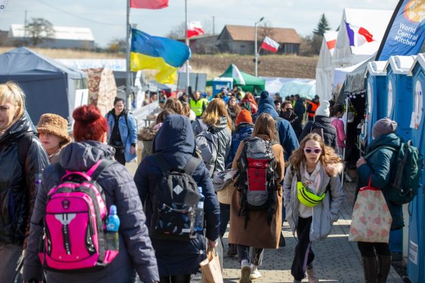 Cum pot fi integrați 2,7 milioane de oameni? Provocările cu care se confruntă Polonia, țara care a primit cei mai mulți refugiați ucraineni