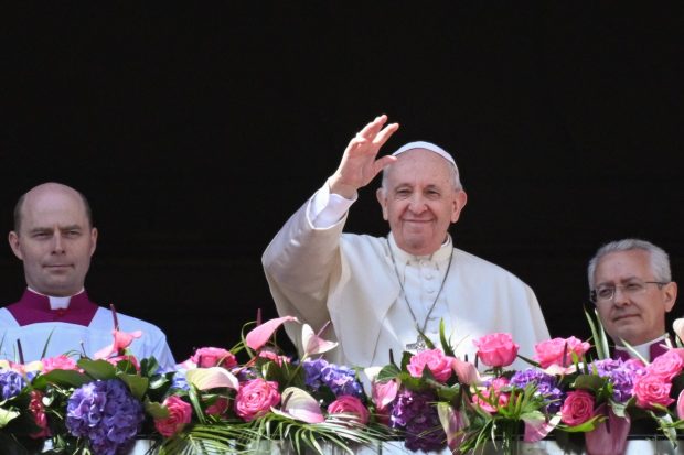 Mesajul Urbi et Orbi, rostit de Papa Francisc:„ Liderii naţiunilor să asculte strigătul poporului pentru pace”
