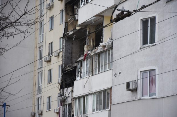 Momentul în care o rachetă rusească lovește un bloc de locuințe din Odesa, ucigând 8 oameni, inclusiv un copil de doar trei luni și pe mama sa