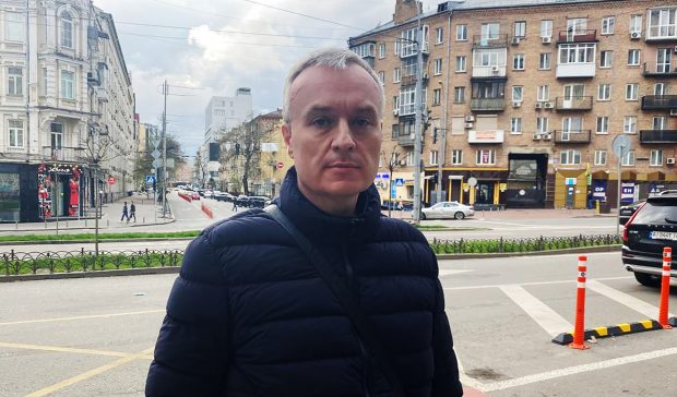 Cine este vicepreședintele Gazprombank care a fugit din Rusia pentru a lupta de partea Ucrainei: „Nu Putin ucide ucraineni și violează femei. Poporul rus o face”