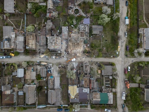LIVETEXT Război în Ucraina, ziua 66 | Noi bombardamente ruse în zona de sud-est. Terminal petrolier, lovit de obuze în regiunea rusă Breansk