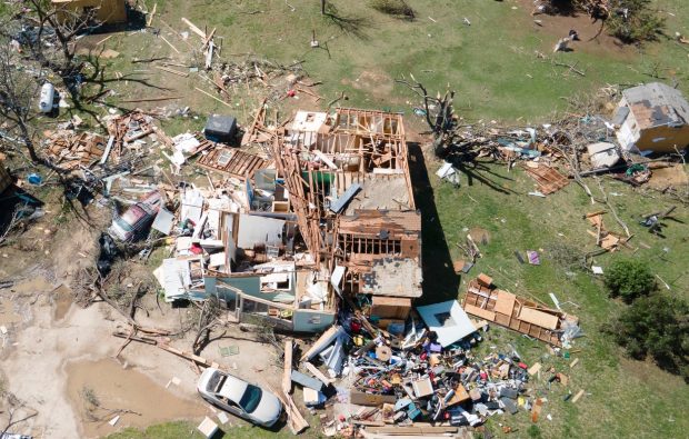 100 de case distruse și mii de oameni fără curent electric, după ce o tornadă a devastat statul american Kansas