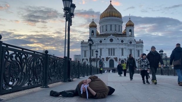 Protest la Moscova față de masacrul din Bucha: un ostatic civil mort cu mâinile legate a apărut în patru locuri faimoase din capitala Rusiei