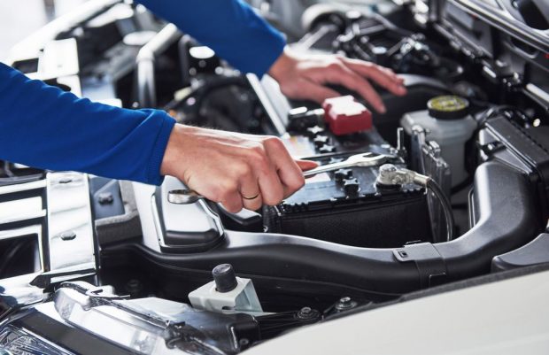 Cum să pășești cu dreptul în sezonul cald? Bateria auto, una dintre componentele ce necesită o atenție mai aparte