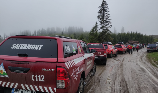 12 bărbaţi ucraineni, căutaţi de salvamontiști pe vârful Pop Ivan din Munţii Maramureşului. Aceștia ar fi trecut ilegal granița