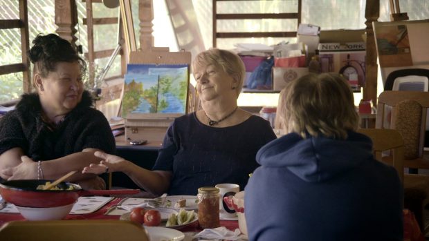 Documentarul românesc despre prietenie și frumusețe la 70 de ani. Regizor: „Bunica mi-a spus: «Să ţii minte că bătrâneţea trebuie să ţi-o pregăteşti»”