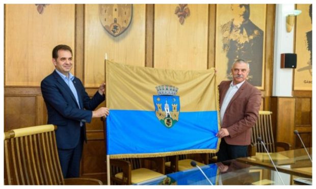 Curtea de Apel Brașov a anulat hotărârea de guvern prin care s-a adoptat steagul secuiesc ca drapel oficial al orașului Sfântu Gheorghe