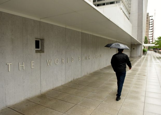 Banca Mondială evaluează că economia României va crește mult sub așteptări. Un război prelungit în Ucraina va agrava sărăcia