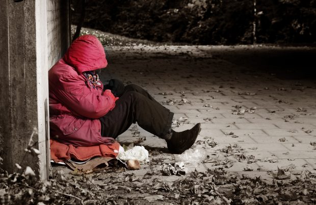 Cum ajunge o româncă să doarmă pe străzi în Italia. Daniela, 45 de ani: „Oamenii mă văd, dar mă ignoră”