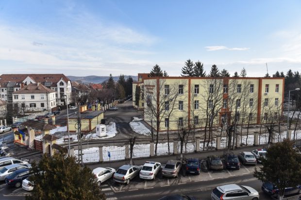 Un student de la Academia Forțelor Terestre din Sibiu, cercetat pentru deţinere de droguri. El mai are un dosar pentru consum de substanțe interzise