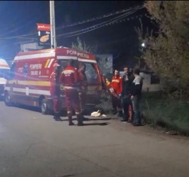 Autospecială SMURD, lovită de trenul de călători în Maramureș. Un paramedic și un medic au fost răniți