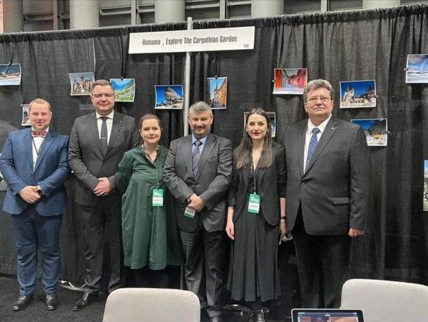 Cum au arătat standurile altor țări la târgul din New York, unde România s-a promovat prin poze prinse de perdea
