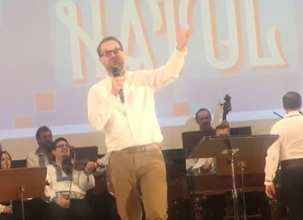 Dominic Fritz, pe scena Filarmonicii Banatul. Primarul Timișoarei a cântat o melodie populară