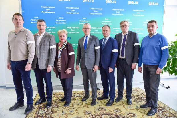 FOTO. De ce au început rușii să-și pună pe rețelele de socializare poze cu o banderolă albă pe braț