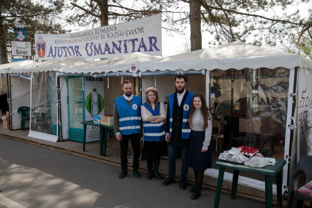 REPORTAJ. Cum au petrecut Paștele voluntarii din Vama Siret în așteptarea refugiaților ucraineni: „Se jertfesc și românii noștri”