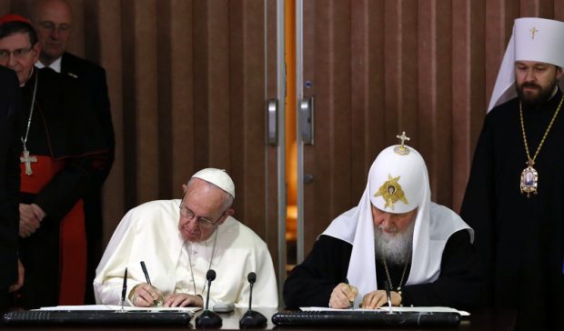 Papa Francisc a anunțat că renunță la întâlnirea cu Patriarhul Kiril. Motivul invocat