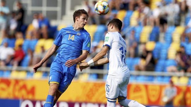 Un fotbalist ucrainean campion mondial de tineret și-a scos la licitație medalia de aur. Banii obținuți vor fi donați armatei