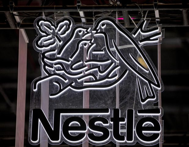 Angajații din Europa de Est ai Nestle, Pepsi și Mondelez, revoltați de decizia companiilor de a nu se retrage complet din Rusia