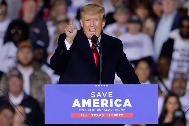 Donald Trump spune că a amenințat țările NATO că SUA nu le va apăra în fața Rusiei dacă nu cresc cheltuielile militare