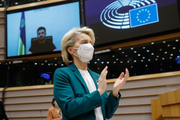 Ucraina anunță că a completat chestionarul pentru aderarea la Uniunea Europeană. Ce urmează